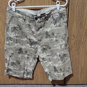 DIVIDED H&M Men's Beige Green Palm Trees Summer Chino Shorts Buttons Size 34